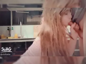 Hoá thân thành nhân viên chăm sóc xinh nện với bạn trai