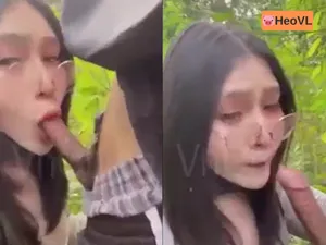 đi dã ngoại tiện chịch em người yêu ở trong rừng
