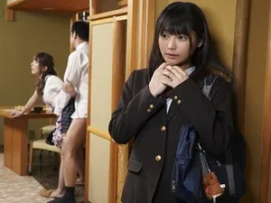 Con gái mới lớn cướp người chồng của mẹ