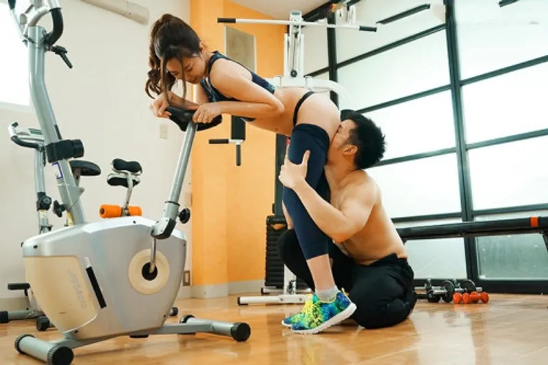 Xin gã chồng đi tập gym, bà xã "đi ngoài" với anh pt