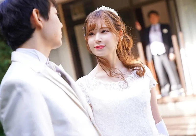 Bố gã chồng xoạc vợ của con trai ngay sau lễ cưới của con trai