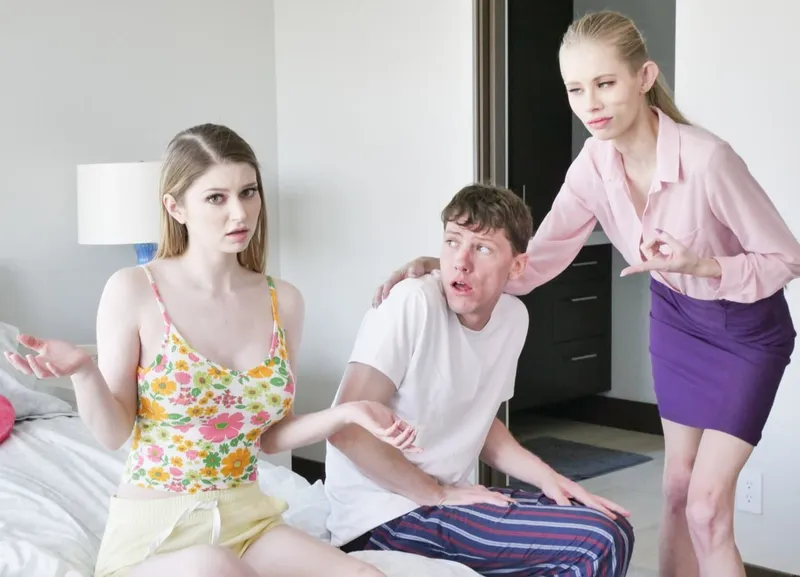 Mẹ kế bắt con gái riêng của chồng nện với cậu con trai